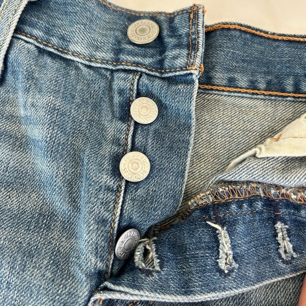 Levi's denim cut-off shorts with unique orange and teal pocket pattern - Picture 5 of 5